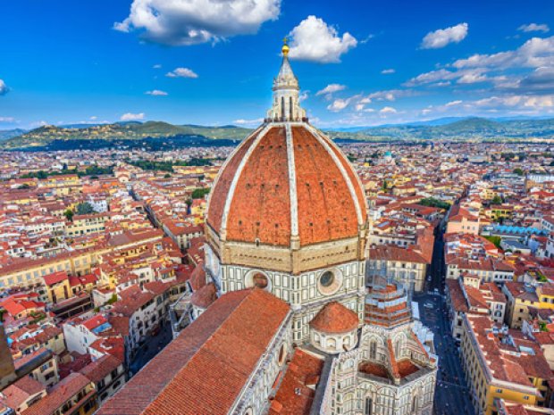 photographie d'un paysage donnant sur la ville de florence avec vue sur le duomo la cathédrale de florence 