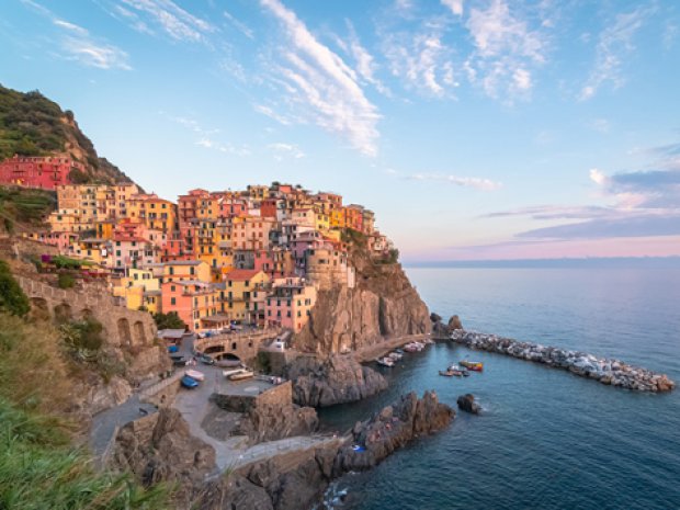 coucher de soleil sur cinq terre en Italie du nord-ouest