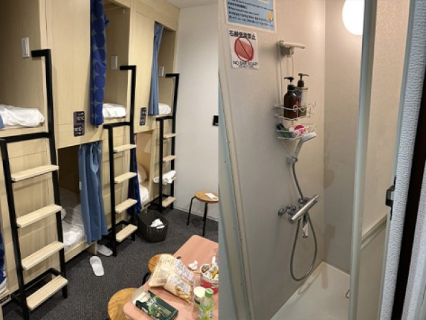 Chambre et douche japon auberge de jeuensse