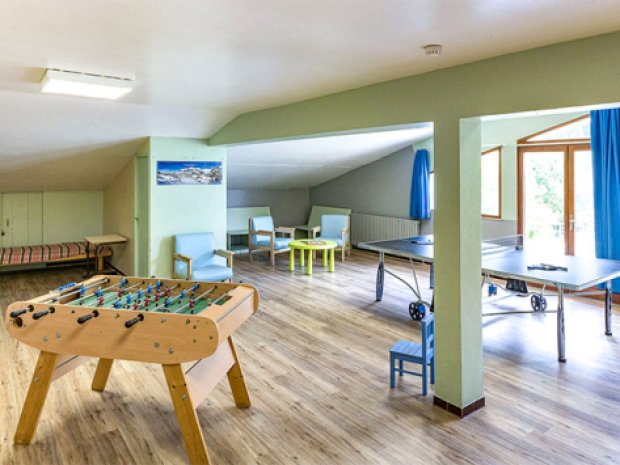 babyfoot et détente en colonie de vacances