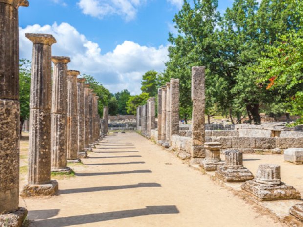 palestre d'olympie au cours d'un sejour grec printanier 