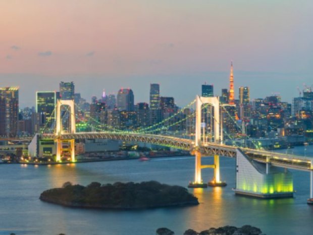 Vue sur la ville de Tokyo où les jeunes vont être logés en auberge ou hotel ce pirntemps