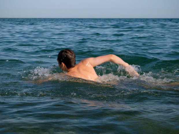 Baignade en tunisie ados