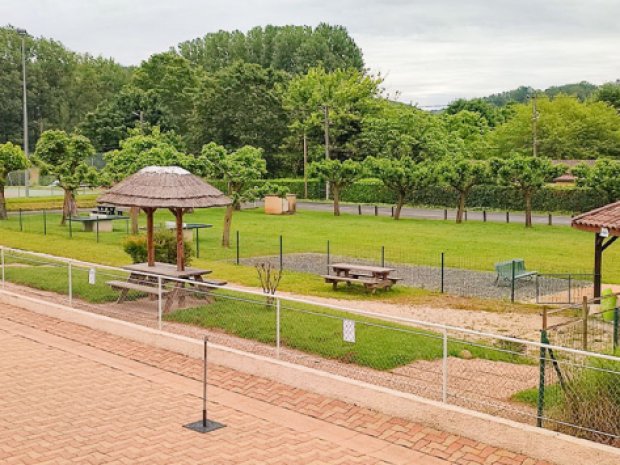 Extérieur hébergement dordogne colonie de vacances