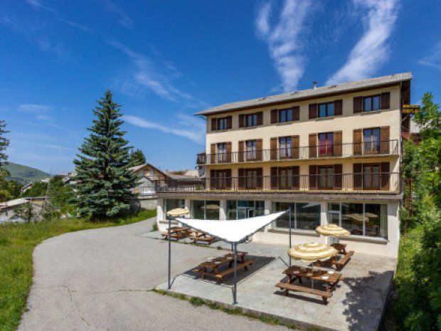 Extérieur chalet colonie de vacances montagne