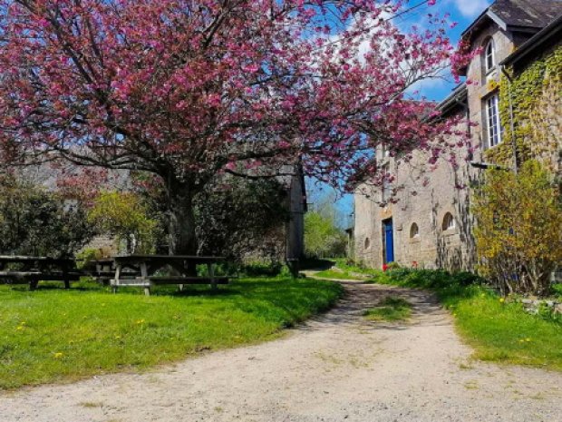 Corps de ferme pédagogique en colonie 