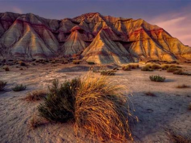 Paysage désertique observé à Andorre, Sierra de Guara ou Bardenas lors d'une colonie de vacances dédiée aux ados