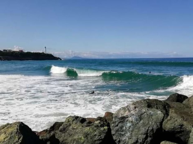 Paysage d'une plage à Anglet observé lors de la colo de vacances itinérante dans les Pyrénées 