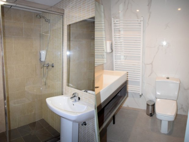 Sanitaires hotel accueil groupe colonie de vacances Andorre