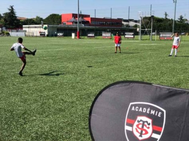 Hébergement en colo de vacances Rugby cet été