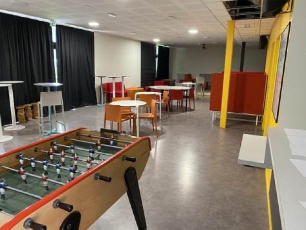 Salle de jeux avec babyfoot, au lycée agricole - cité des sciences vertes, à proximité de Toulouse