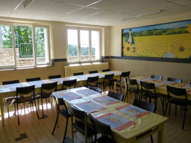 Salle à manger du centre de vacances dans le Puy de Dôme