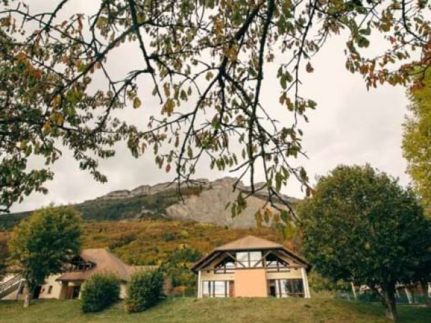 Extérieur du centre de colonies de vacances du Fau Roissard