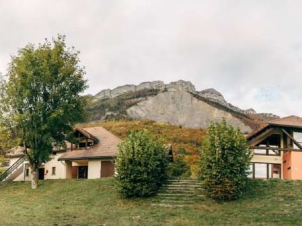 Extérieur du centre de colonies de vacances du Fau Roissard