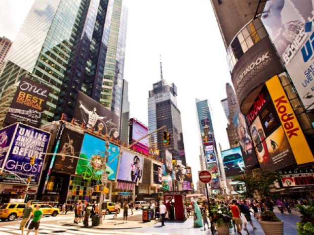 Vue sur les rues animées de New York ou tu seras logé en colonie de vacances estivale à New York