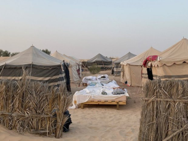 nuit dans desert dunes de sable tunisie voyage jeunes fevrier