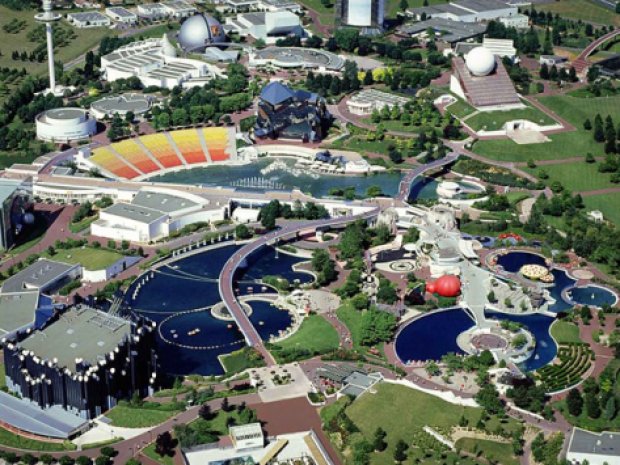 vue panoramique sur le parc d'attractions du futuroscope