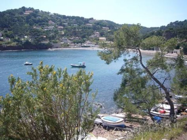 Vue sur la mer Méditerranée observée depuis le centre de colo de vacances Fabrégas