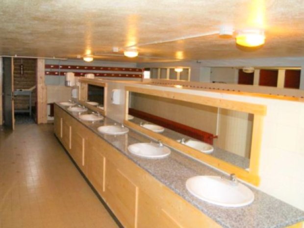 Salle de bains du centre de colos de vacances : chalet St Jean d'Aulps