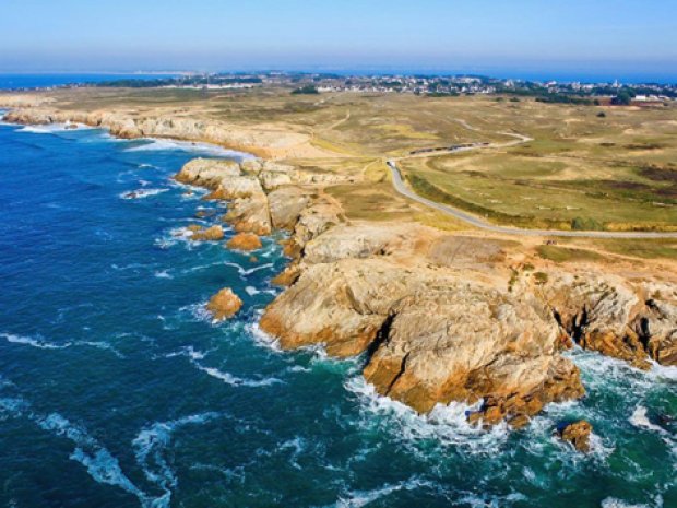 Bord de mer espagne vu du ciel en colonie de vacances