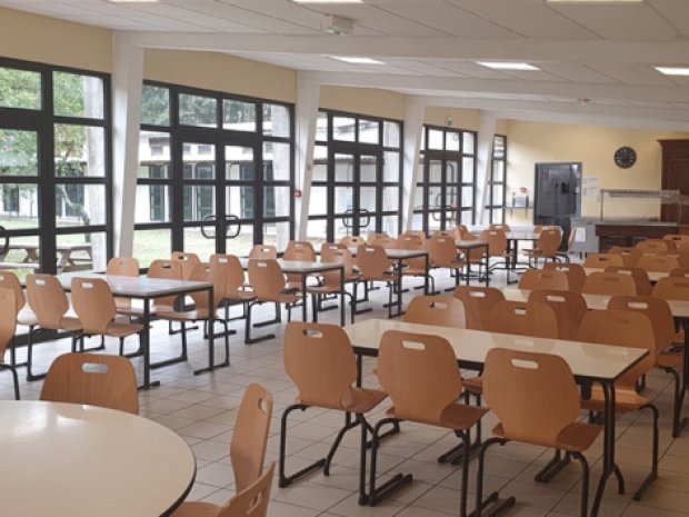 réfectoire au sein du centre de vacances du boucalais dans les landes