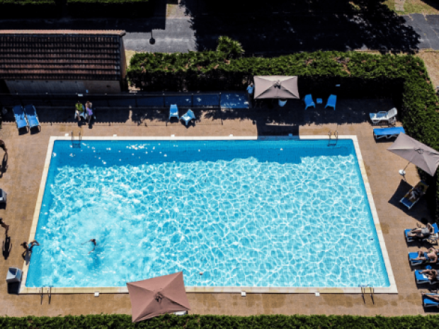 Vue sur la piscine du centre de vacances Campus Vieux Boucau 