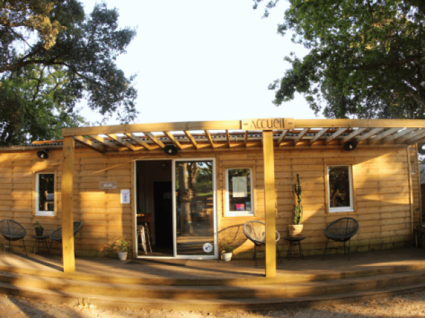 Vue sur les bungalows du centre de vacances Campus Vieux Boucau 