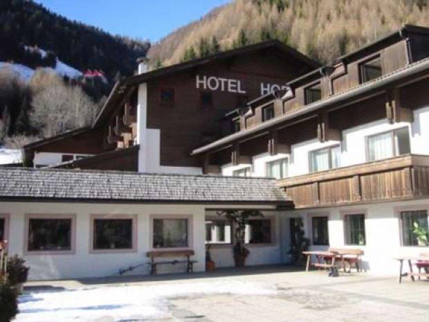 Vue sur la facade du centre de vacances l'hotel Hoferhof en colonies de vacances