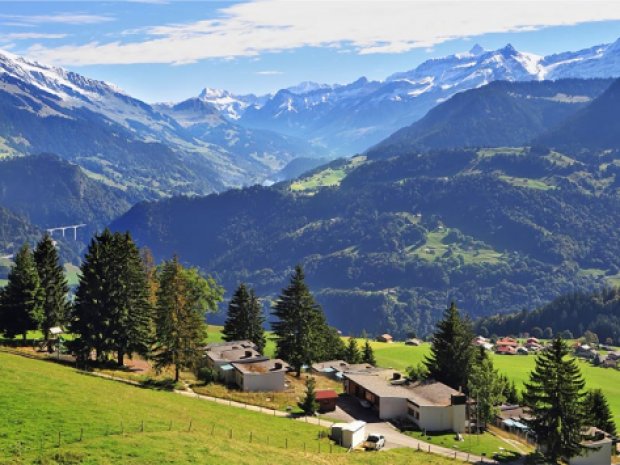 Visite des montagnes de Suisse en colonie de vacances 