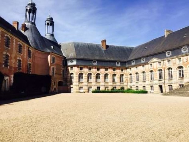 Hébergement de la colonie de vacances au château de Saint Fargeau