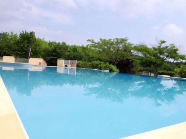 Piscine du centre de colonie de vacances du domaine du saut du Loup