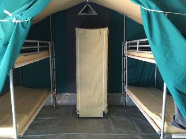 Intérieure d'une tente colonie de vacances