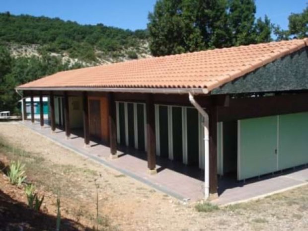 Sanitaire du camping du Lac dans le Var