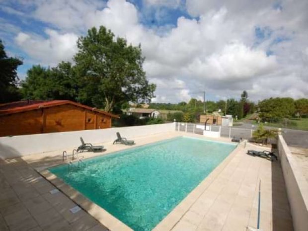 Piscine de l'hébergement de la colonie de vacances sur l'Atlantique