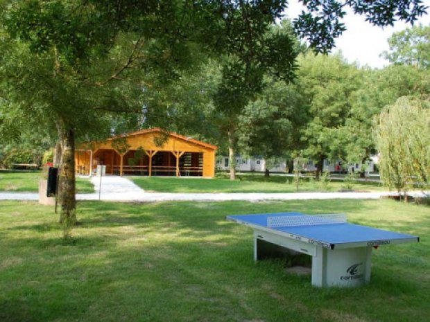 Table de ping pong pour la colonie de vacances en été