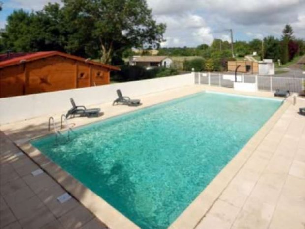 Piscine du centre de colonie de vacances sur l'Atlantique