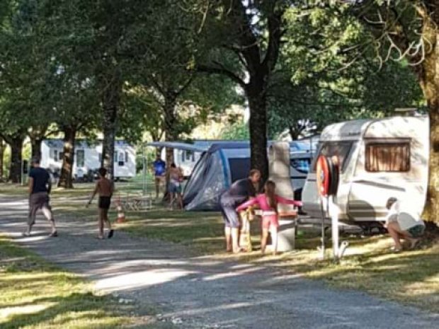 Camping de la colonie de vacances sur l'Atlantique