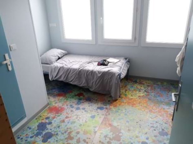 Vue sur une chambre des jeunes en colo dans notre centre Grain de Sel à Palavas les Flots dans le sud de la France