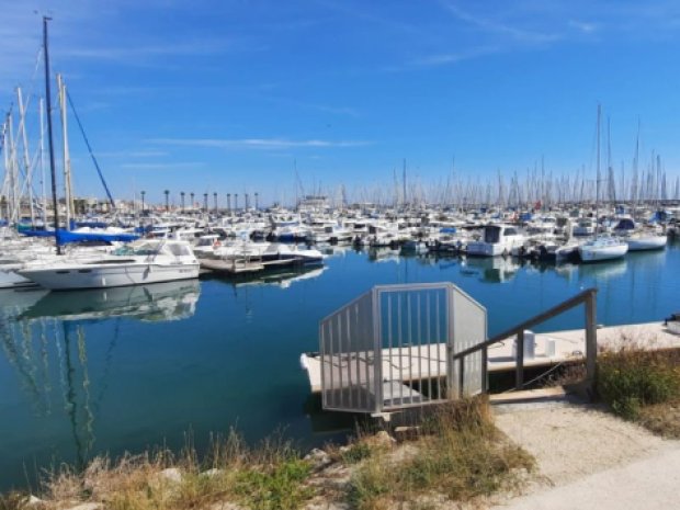 Vue sur le port de Palavas les Flots, dans le Sud de la France, à proximité de notre centre de vacances qui héberge des jeunes en colo