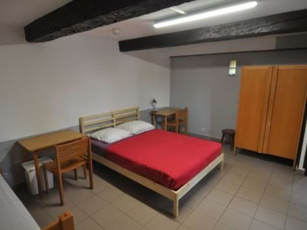 Chambre double de l'hébergement de la colonie de vacances