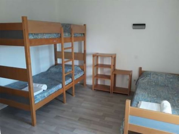 Hébergement en colonie de vacances chambre de 4 lits