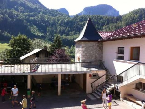 Cour intérieur du centre de colonie de vacances de Bellevaux