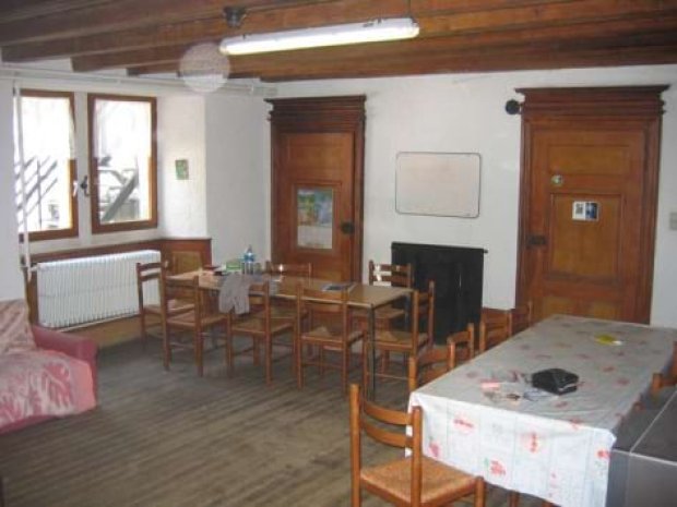 Salle d'activité du chalet en hiver