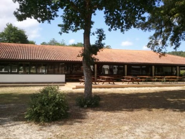 Terrasses du centres de colonie de vacances de Mimizan