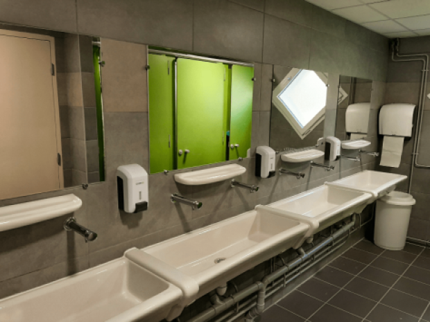 Toilettes et salles de bain entièrement rénovés en janvier 2023 au centre du Cros à Retournac  
