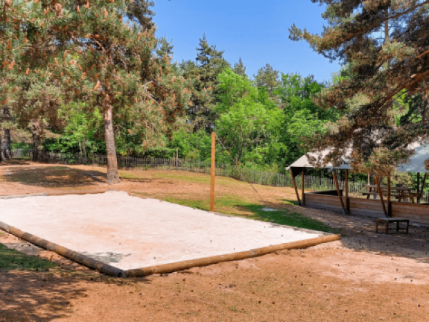 Centre du cros retournac au coeur des pins qui accueille des jeunes en colo de vacances