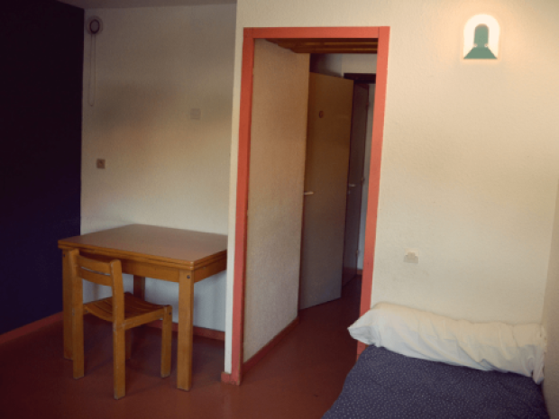 Chambre dans le chalet St Hugues, centre de colo de vacances dans le département de l'Isère