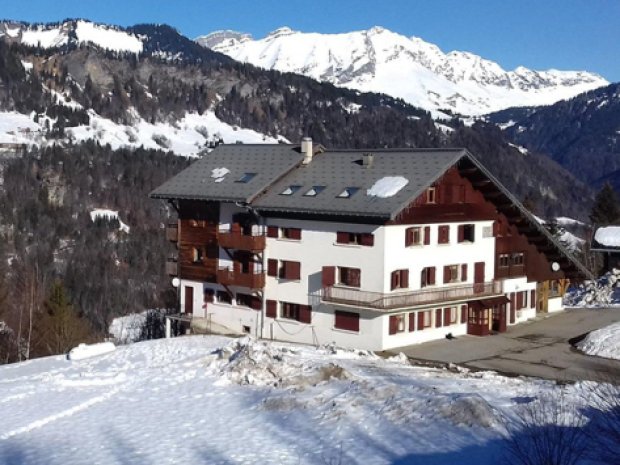 Hébergement neige en montagne pour colonie ski