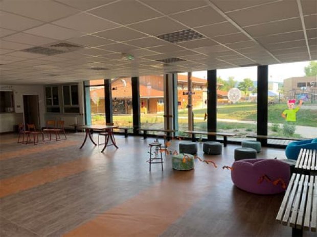 Salle de vie et détente du centre du choumouroux cet été