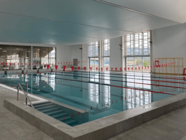 Vue sur la nouvelle piscine d'Yssingeaux en colonie de vacances